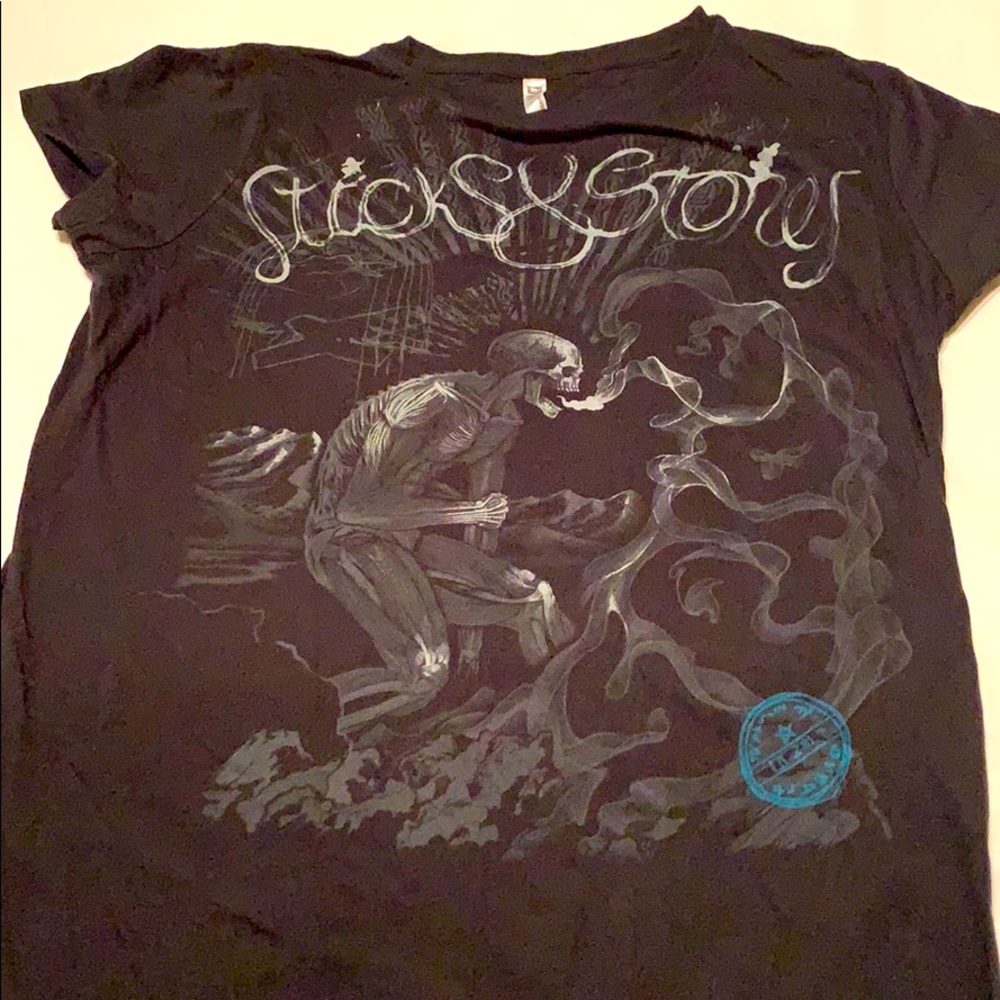 Design by humans XL sticks & stones skull shirt
